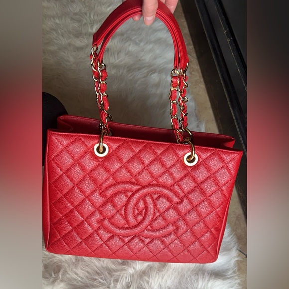 Chanel | Red Caviar Quilted Matalasse Grand Shopping Leather Tote Bag - Picture 3 of 16